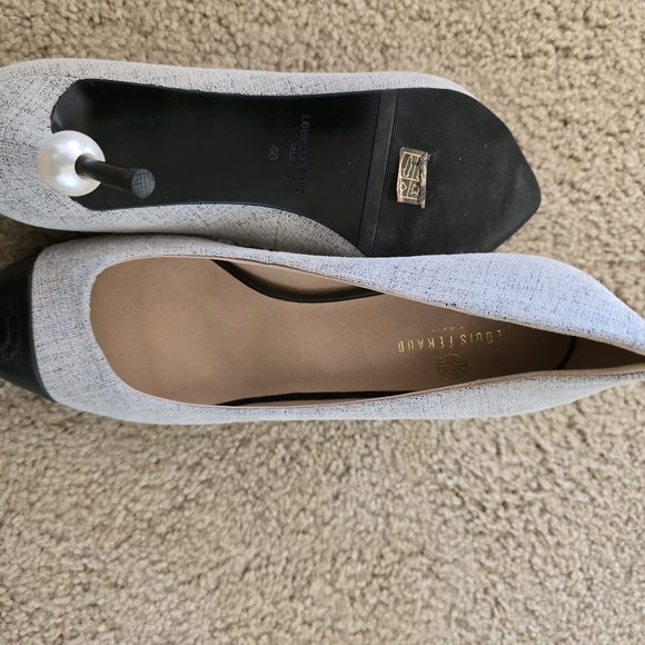 Louis Feraud pointed-toe pump. Size 9.5, EU 40 - Picture 4 of 5